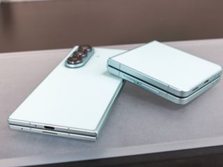 thumbnail - Samsung Teléfono Tri-Plegable
